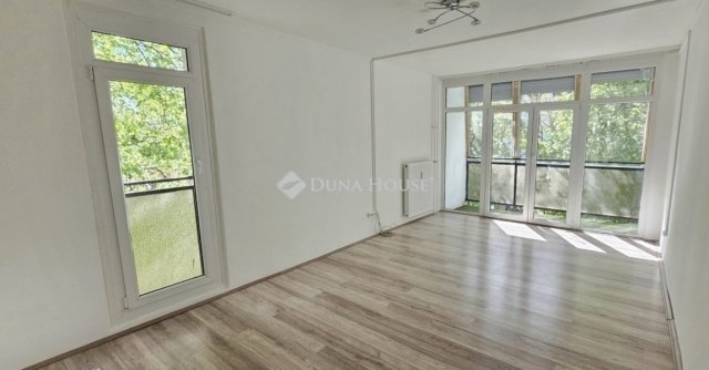 Eladó panellakás, Pécsett 49.9 M Ft, 2 szobás