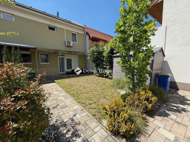 Eladó ikerház, Kecskeméten 104 M Ft, 4 szobás