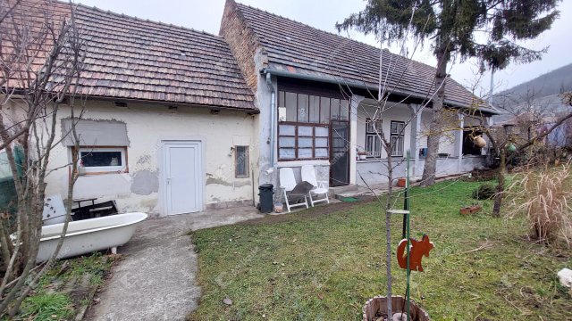 Eladó családi ház, Tatabányán 32.49 M Ft, 2 szobás
