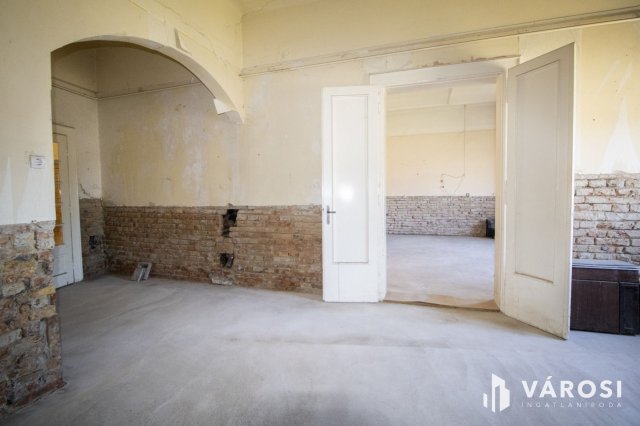 Eladó iroda, Orosházán 41.9 M Ft, 6 szobás