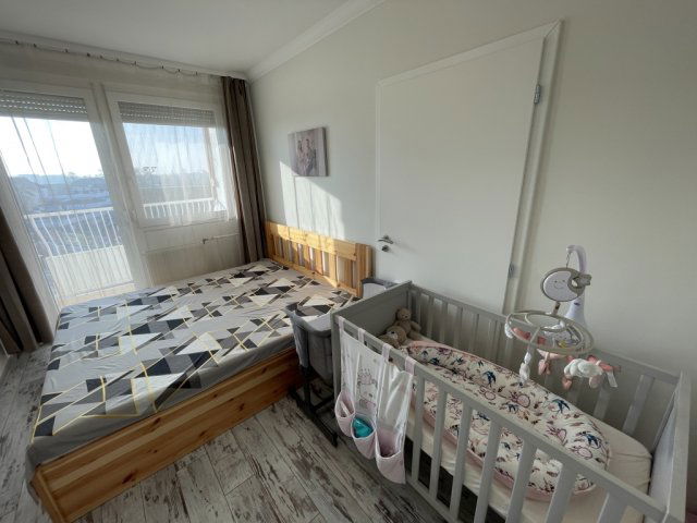 Eladó panellakás, Szegeden 65.2 M Ft, 3 szobás