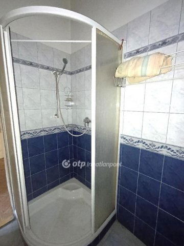 Eladó téglalakás, Budapesten, VI. kerületben 56.9 M Ft, 1 szobás