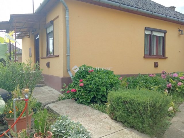 Eladó családi ház, Tiszabercelen 17.9 M Ft, 3 szobás