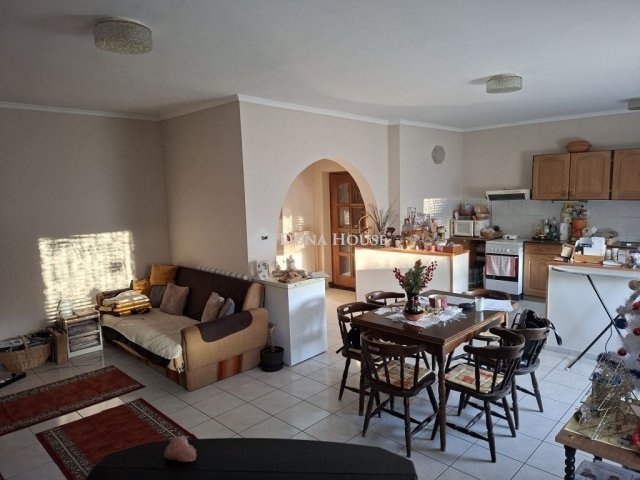 Eladó családi ház, Móron 105 M Ft, 6 szobás