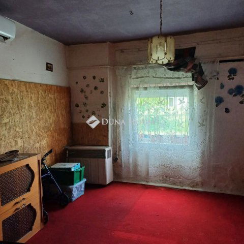 Eladó családi ház, Pécsett 24.99 M Ft, 4 szobás