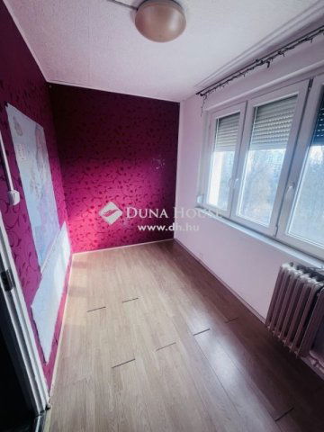 Eladó panellakás, Dunaújvárosban 22 M Ft, 2 szobás