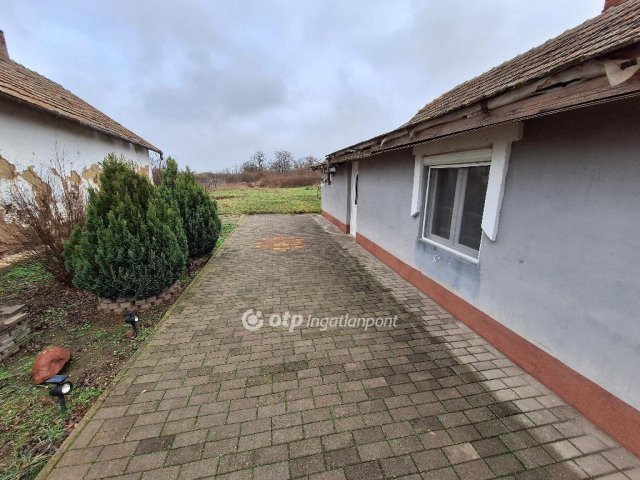 Eladó családi ház, Tiszaigaron 9.9 M Ft, 2 szobás