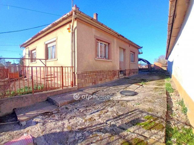 Eladó családi ház, Csányon 18.5 M Ft, 4 szobás