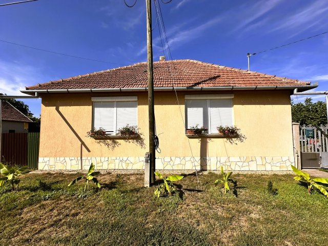 Eladó családi ház, Sarkadon 21 M Ft, 3 szobás