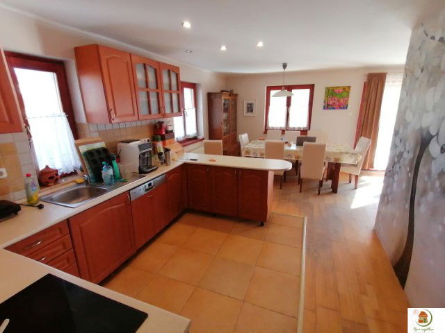 Eladó családi ház, Tinnyén 149 M Ft, 4 szobás