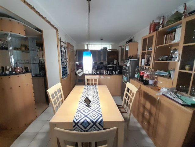 Eladó családi ház, Békéscsabán 37.5 M Ft, 6 szobás