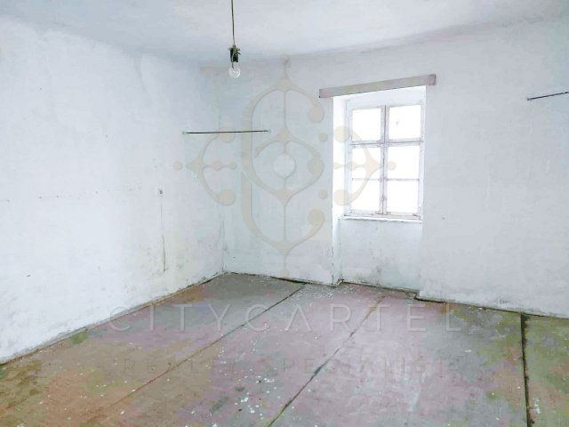 Eladó családi ház, Előszálláson 15 M Ft, 2 szobás