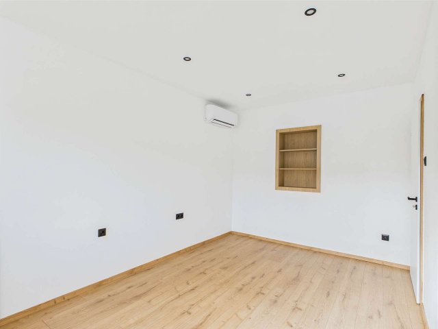 Eladó téglalakás, Komlón 25.9 M Ft, 2 szobás