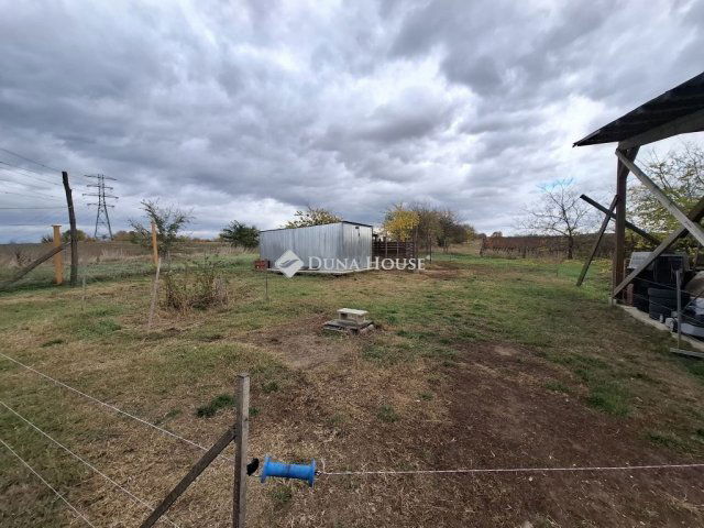 Eladó családi ház, Dunakeszin 105 M Ft, 2 szobás