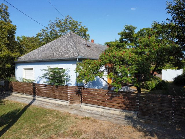 Eladó családi ház, Jászapátiban 32 M Ft, 7 szobás