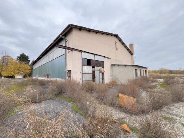 Eladó ipari ingatlan, Szekszárdon 99 M Ft, 1+1 szobás