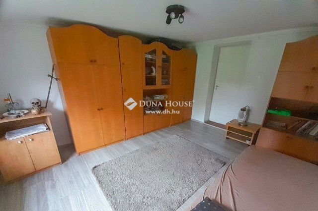 Eladó családi ház, Zsámbokon 32.5 M Ft, 4 szobás