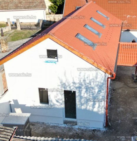 Eladó családi ház, Budakalászon 124.9 M Ft, 4 szobás