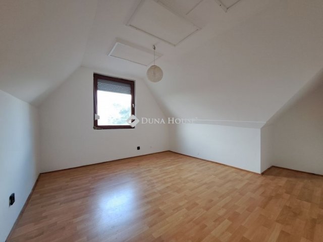 Eladó családi ház, Baján 69 M Ft, 5 szobás