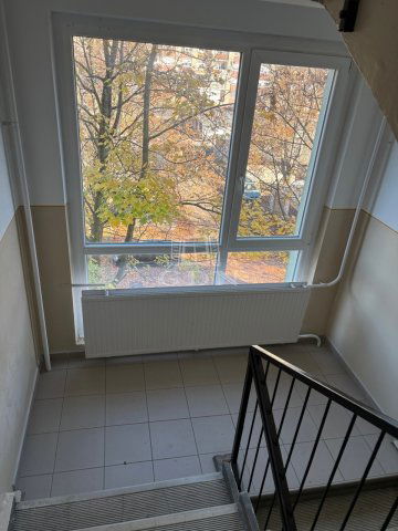 Kiadó panellakás, albérlet, Komáromban 180 E Ft / hó, 2 szobás