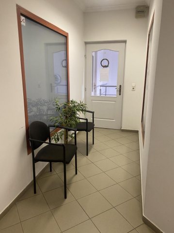 Kiadó üzlethelyiség, Komáromban 75 E Ft / hó, 1 szobás