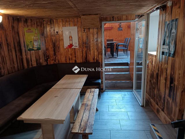 Kiadó üzlethelyiség, Szegeden, József Attila sugárúton