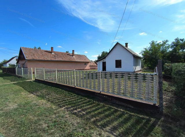 Eladó családi ház, Tiszaroffon 4.9 M Ft, 2 szobás