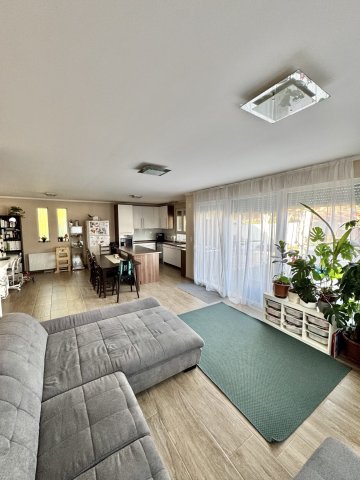 Eladó családi ház, Taksonyon 129.99 M Ft, 5 szobás