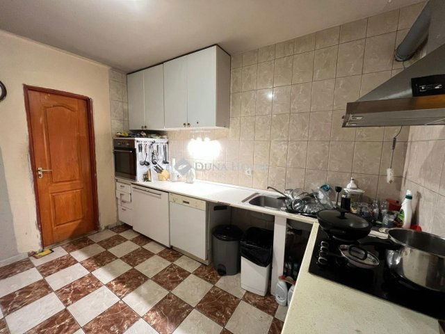 Eladó családi ház, Albertirsán 94 M Ft, 8 szobás