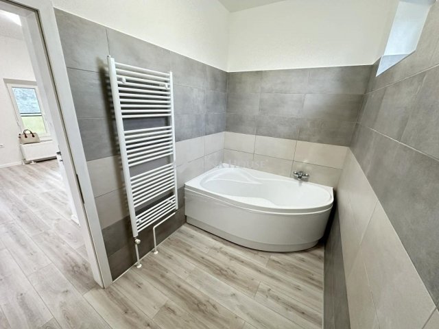 Eladó családi ház, Nagykőrösön 99 M Ft, 5 szobás