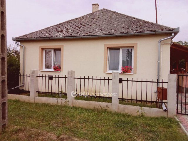 Eladó családi ház, Tunyogmatolcson 23.4 M Ft, 2 szobás