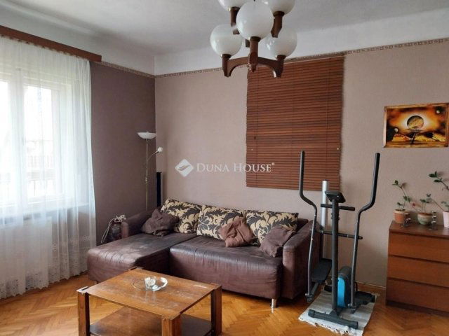 Eladó családi ház, Vecsésen 119.9 M Ft, 5 szobás