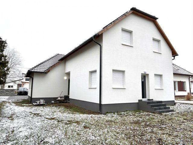Eladó családi ház, Komáromban 71.58 M Ft, 3 szobás