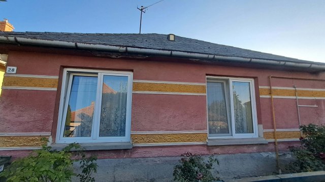 Eladó családi ház, Lábatlanon 43 M Ft, 2 szobás