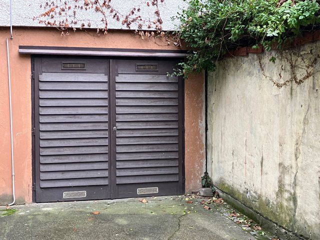 Eladó garázs, Szegeden, Dugonics utcában 10.9 M Ft