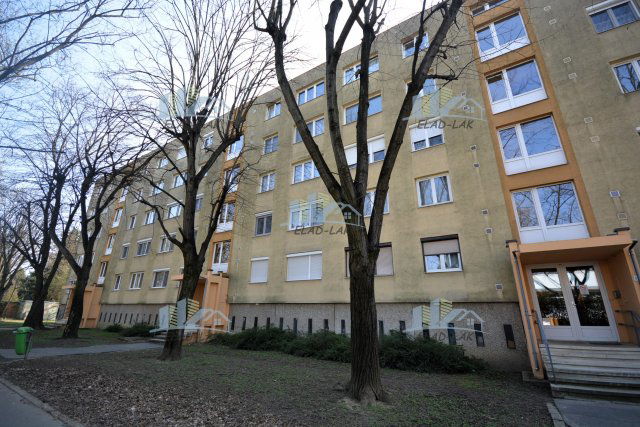 Eladó panellakás, Szombathelyen 33.5 M Ft, 2 szobás
