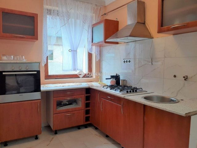 Eladó családi ház, Ádándon 53.5 M Ft, 6 szobás