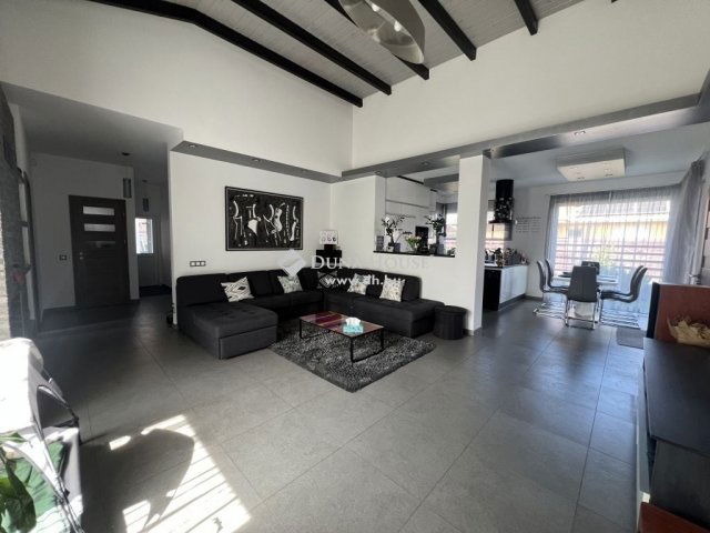 Eladó családi ház, Szegeden 280 M Ft, 4+1 szobás