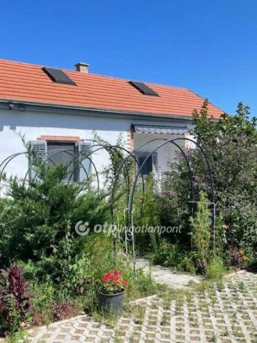 Eladó családi ház, Gávavencsellőn 24.9 M Ft, 2+1 szobás