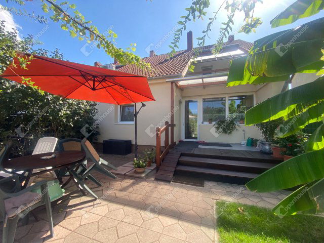 Eladó téglalakás, Jánossomorján 85.99 M Ft, 4 szobás