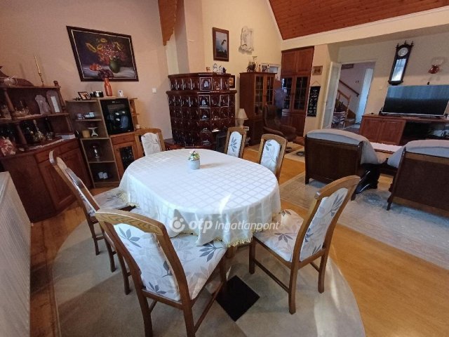 Eladó családi ház, Csongrádon 79 M Ft, 2+4 szobás