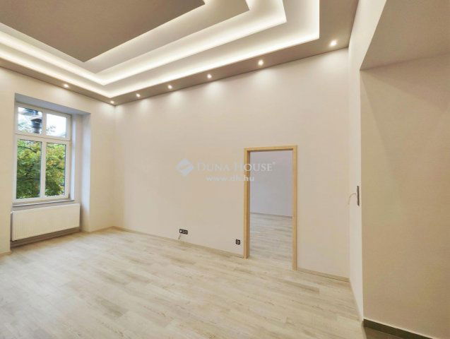 Eladó téglalakás, Budapesten, V. kerületben 149.9 M Ft, 1 szobás