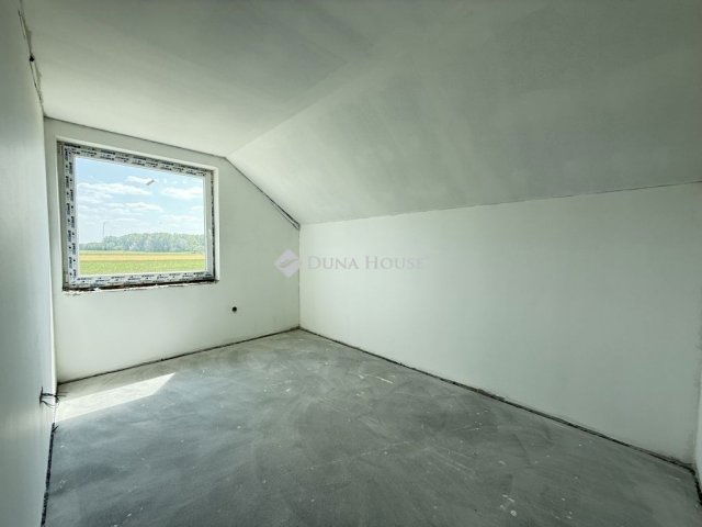 Eladó ikerház, Szigetszentmártonban 84.9 M Ft, 5 szobás