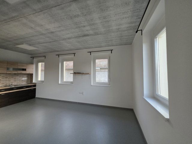 Eladó téglalakás, Adonyban 34.9 M Ft, 1 szobás