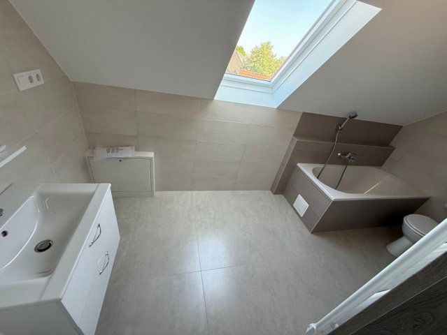 Eladó téglalakás, Kecskeméten 86 M Ft, 5+1 szobás