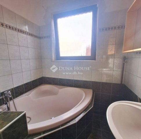 Eladó családi ház, Gödöllőn 169 M Ft, 11 szobás