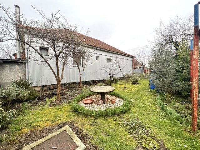 Eladó családi ház, Veszprémben 79.9 M Ft, 4 szobás