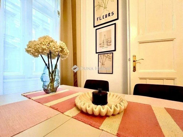 Eladó téglalakás, Budapesten, VI. kerületben 150 M Ft, 4 szobás