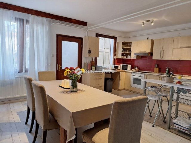 Eladó családi ház, Kecskeméten 126.9 M Ft, 5 szobás