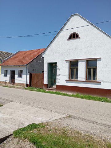 Eladó családi ház, Bátaszéken 17.2 M Ft, 6 szobás